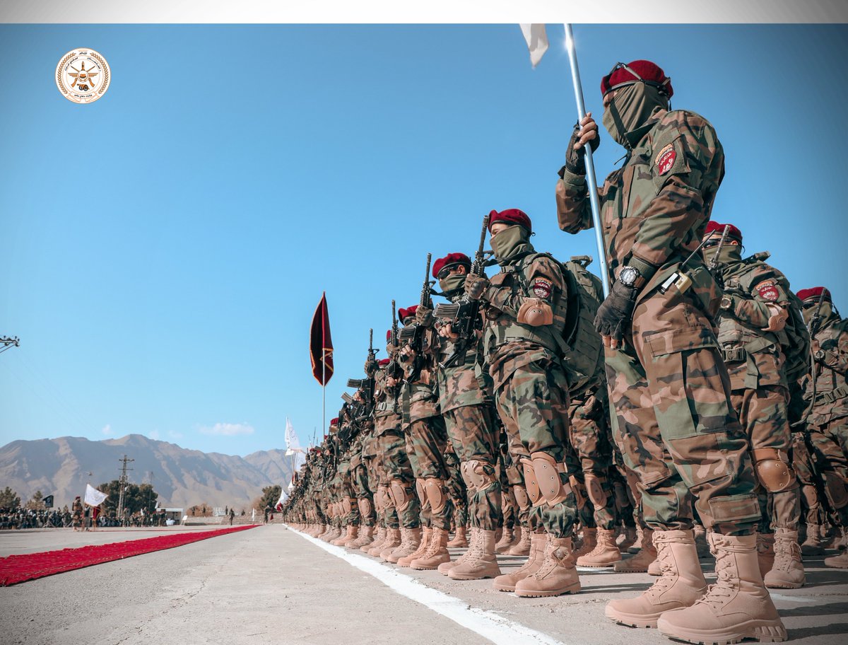 د ملي دفاع سرپرست وزیر او کابینې ګڼ شمیر وزیرانو د ځانګړو ځواکونو په فراغت غونډه کې ګډون وکړ

د ملي دفاع وزارت ستردرستیز د ځانګړو ځواکونو قوماندانۍ د عالي تعلیماتو له ښوونځۍ د دویمې دورې څخه ۸۹۷ تنه ځوان عسکر د عقیدوي زده کړو ترڅنګ د کمانډویي تعلیماتو له شپږ میاشتني بیلابیلو ...