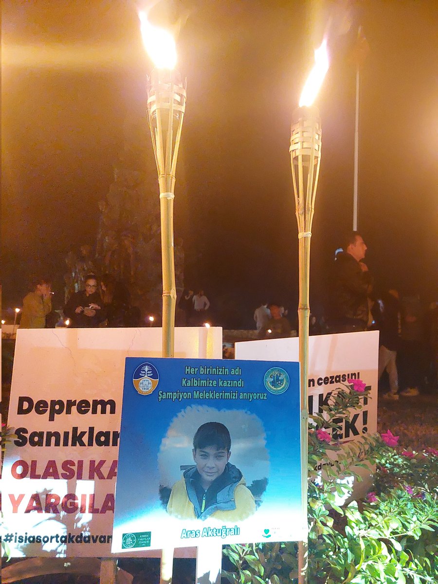 Yüreğimiz yangın yeri 
Adalet için yürüdük annem #arasaktuğralı💙
Kıbrıs #melekleriçinadalet  diye yer gök haykırdı oğlum canım 
#isiasortakdavamız