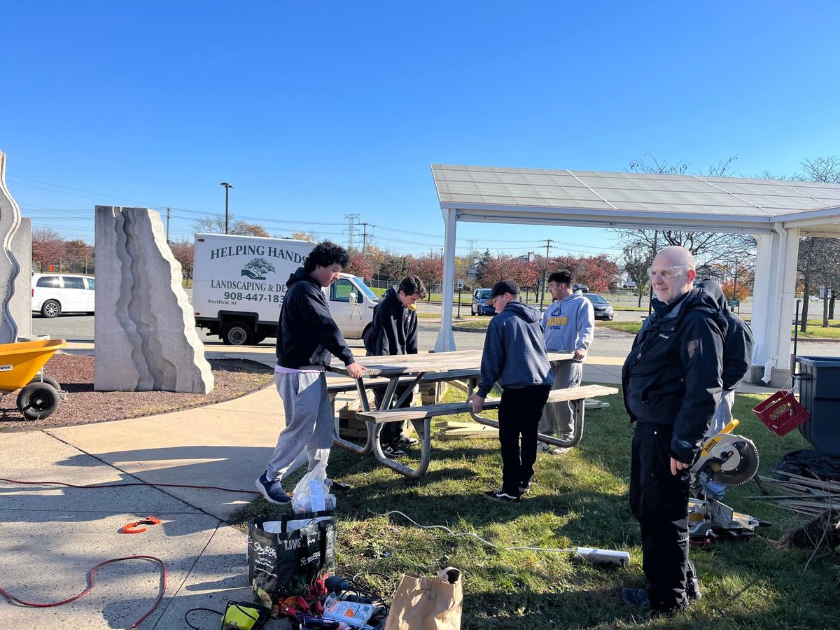 ESCofNJ's tweet photo. Eagle Scout Alexa Broadwell and several volunteers from her troop spent a weekend clearing out the Piscataway Regional Day School memorial garden to give it a beautiful facelift! #ESCNJ #PRDSNJ https://t.co/8QQZ7xD64R
