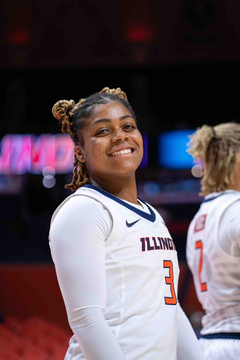 Join us in wishing the happiest of birthdays to our own Makira Cook today! #Illini | #HTTO | #OneWay