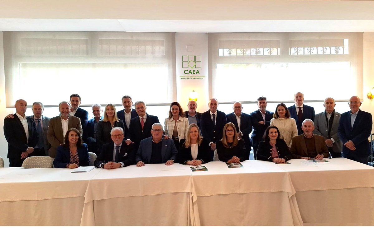 La Junta Directiva de <a href="/SomosCAEA/">CAEA</a> celebra su última reunión del año y solicita estabilidad, seguridad jurídica, unidad de mercado, certeza económica e igualdad para todos los españoles y andaluces <a href="/CEAes_/">CEA</a> <a href="/ASEDAS_ORG/">ASEDAS Supermercados</a>