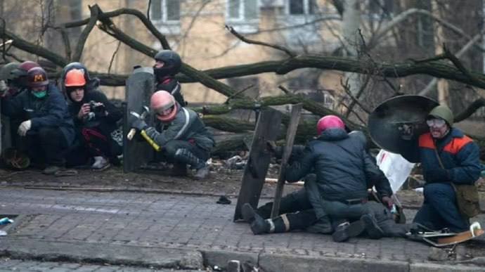 vipgal51's tweet photo. 🤬За даними правоохоронців, Янукович дав вказівку міністру внутрішніх справ того часу Віталію Захарченку застосувати вогнепальну зброю відносно учасників Євромайдану. 

Наказ експрезидент віддав о 7-й ранку 20 лютого 2014 року, перебуваючи у резиденції «Межигір’я».

ТСН https://t.co/jJiVFa0RJS