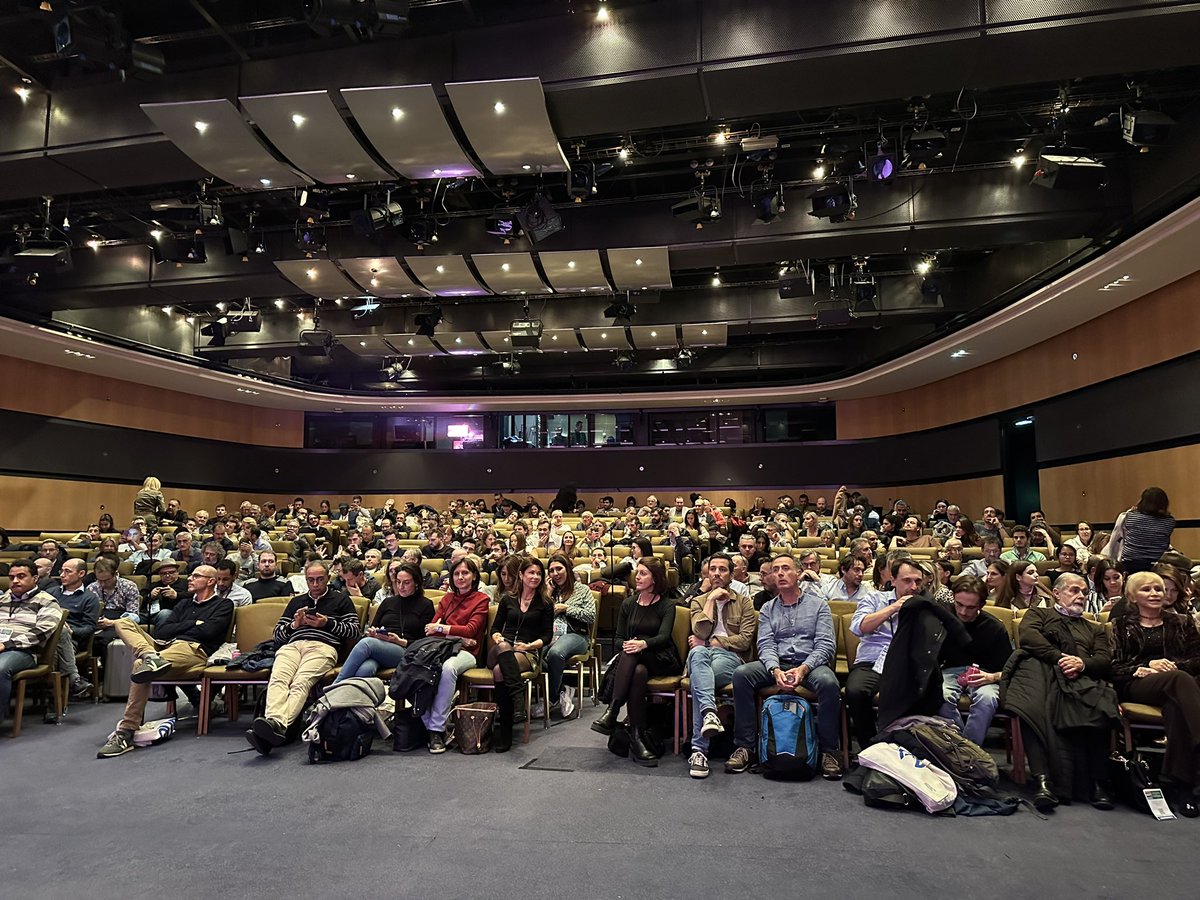 Anthogyr_France's tweet image. Salle comble pour le Symposium TOP GUM, Anthogyr sur la préservation tissulaire guidée. #ADF2023