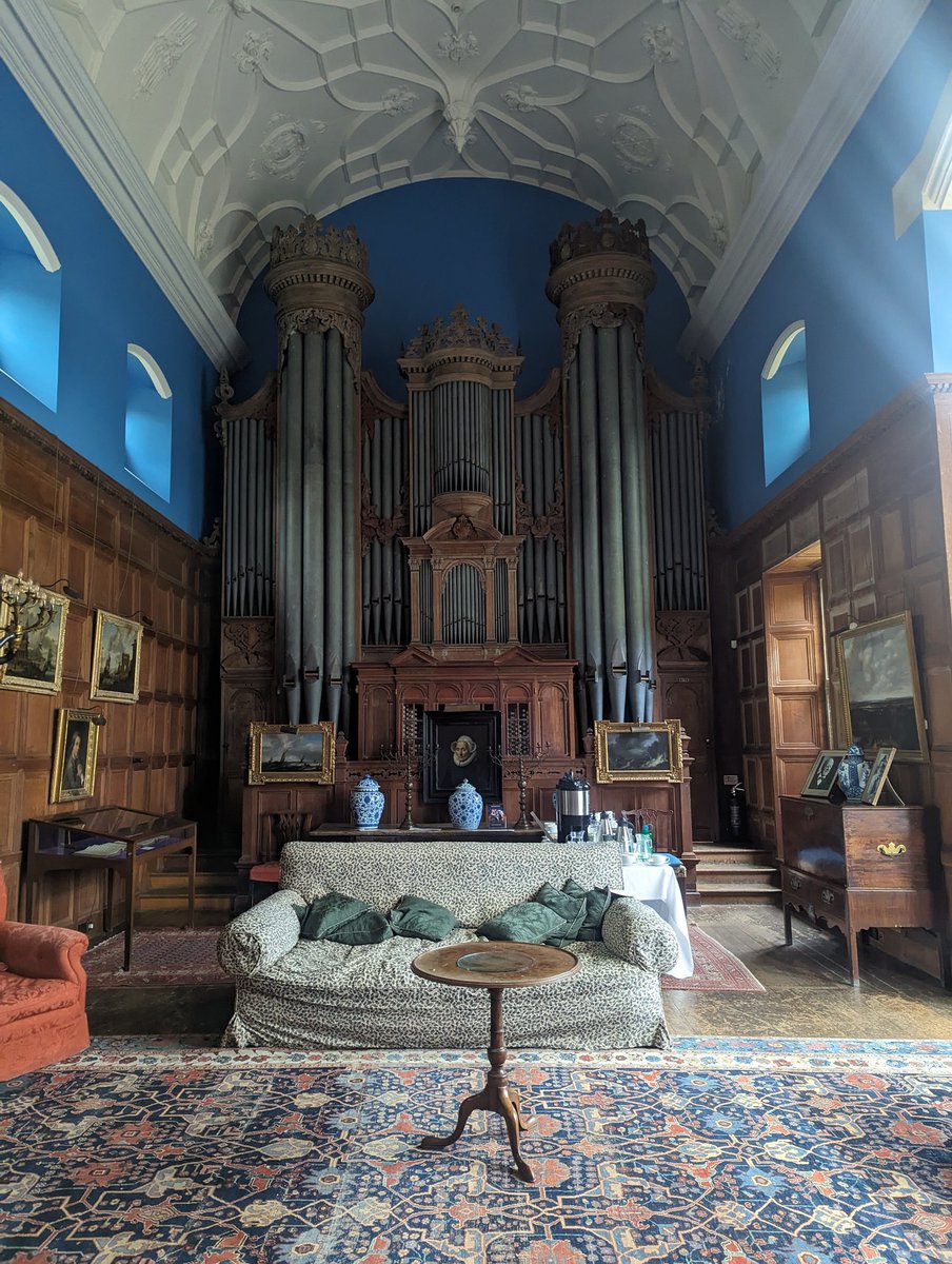 Always such a pleasure to hear the brilliant @philipboot talking about Glyndebourne with such verve and insight. No action shot but the frosty morning light was esp beautiful today in the Organ Room. #theatrehistory #glyndebourne