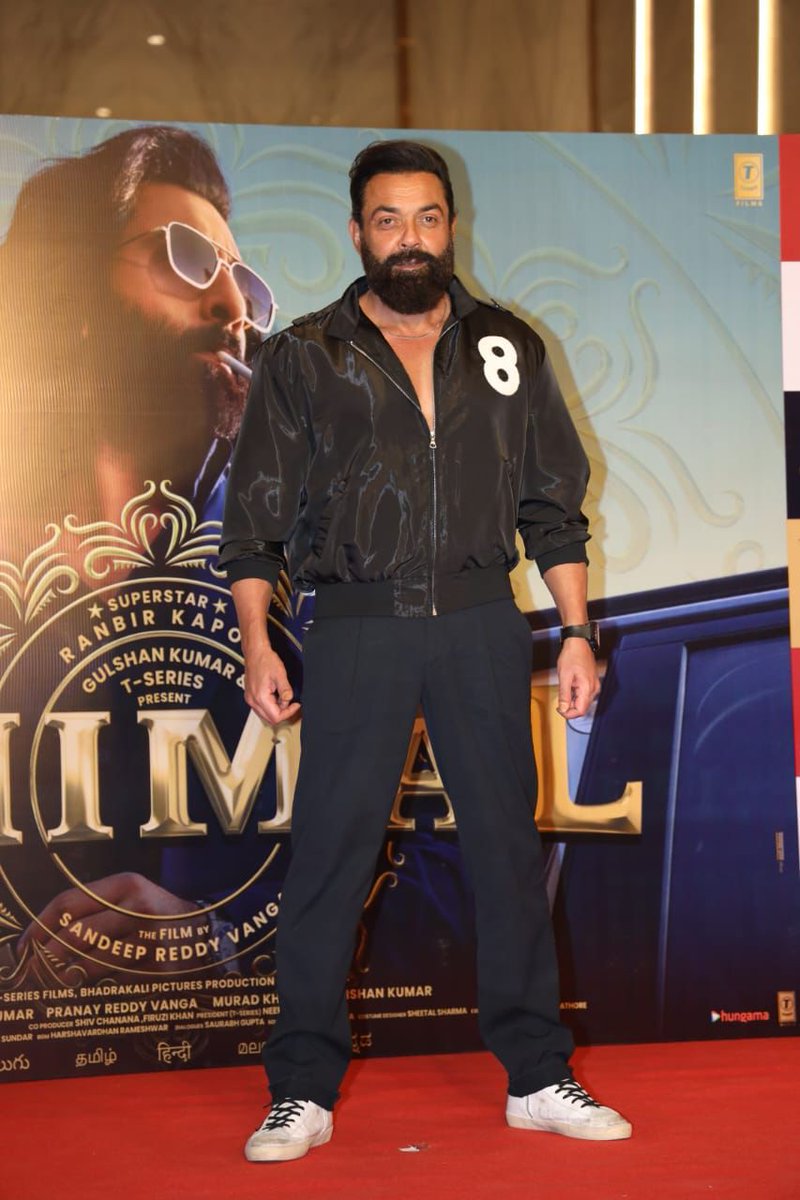 SAMTHEBESTEST_'s tweet image. #Twitterverse Tak thik tha, Aaj toh anchor ne bhi #BobbyDeol ka intro #LordBobby karke diya 👀
#Animal