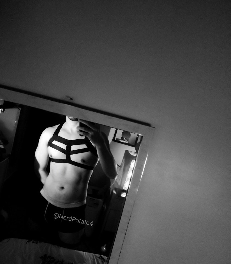 NerdPotato4's tweet photo. Finally 1st Dec, should I wank tonight? https://t.co/ZBvukLFKxN