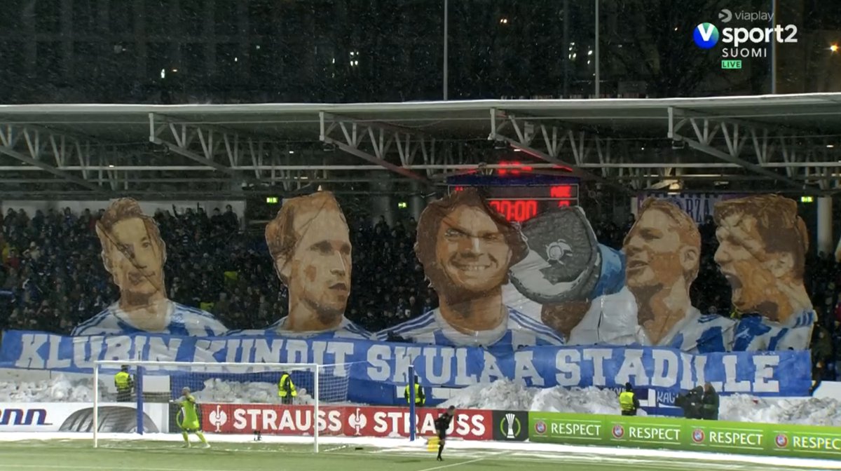 Marraskuun viimeinen päivä, lunta vihmoo taivaalta, tuuli puhaltaa, mutta komeat tifot, ne lämmittävät aina. 🫡

#HJK #UECLfi <a href="/hjkhelsinki/">HJK Helsinki</a>