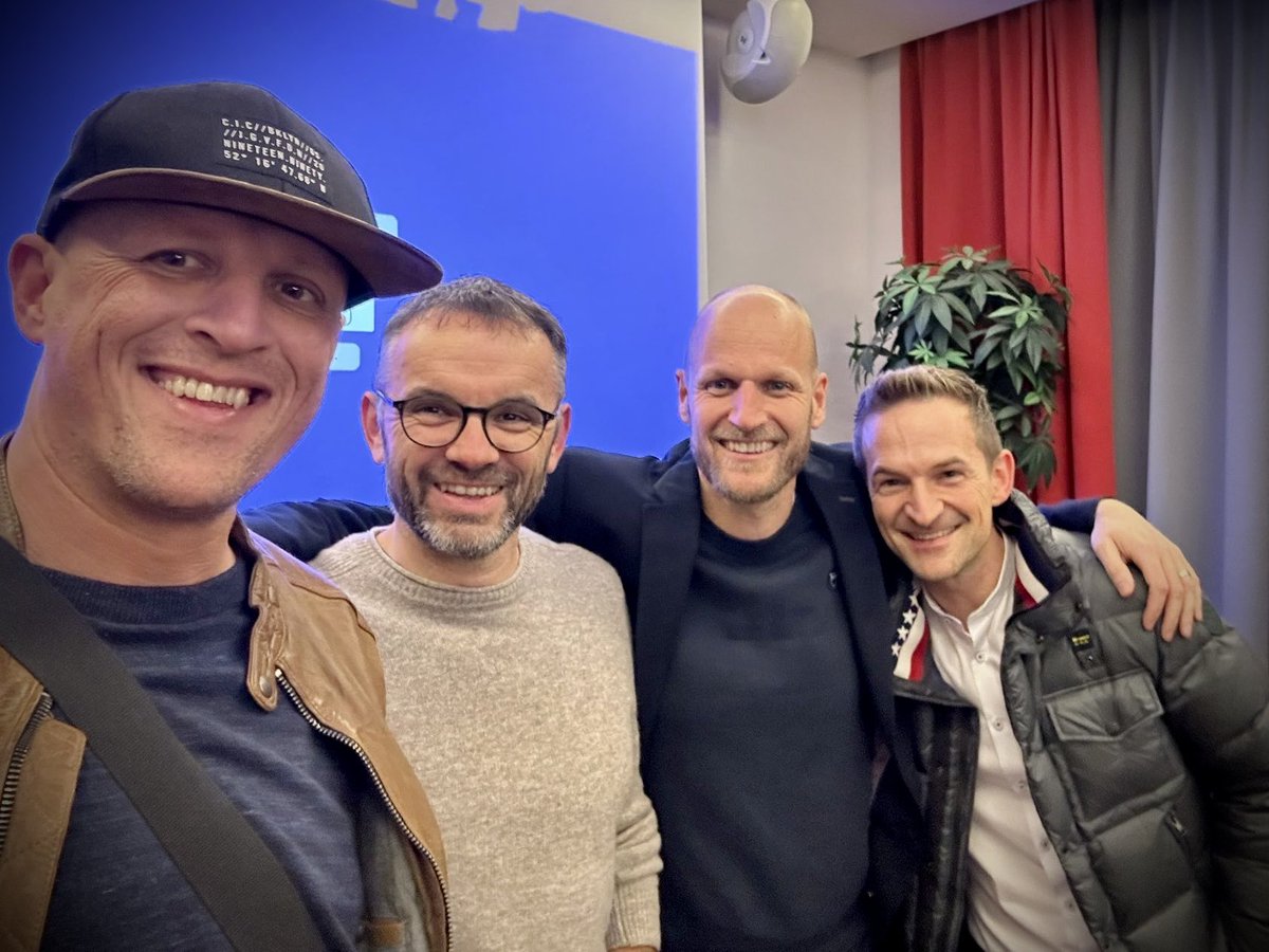 Heute live bei <a href="/vedducation/">Jan Vedder</a> in Straubing zu „Chat GPT in der Schule“ mit <a href="/SchlichtEdu/">Wolfgang Schlicht</a> und <a href="/fnigl1166/">Florian Nigl</a>: Schön wars. 👌