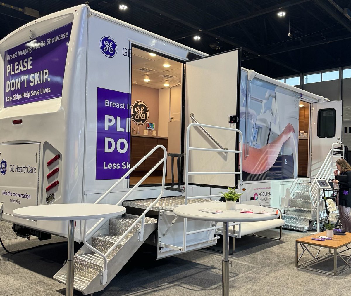 twiddalee_dee's tweet photo. Just closed the chapter on @RSNA - an amazing whirlwind! The mobile mammo truck is back on the road, &amp; the whole event feels like an exciting blur! Grateful for the impactful discussions &amp; innovations. Ready to drive positive change for women everywhere! #rsna2023  #dontskip #cem https://t.co/8idrhJVoJG
