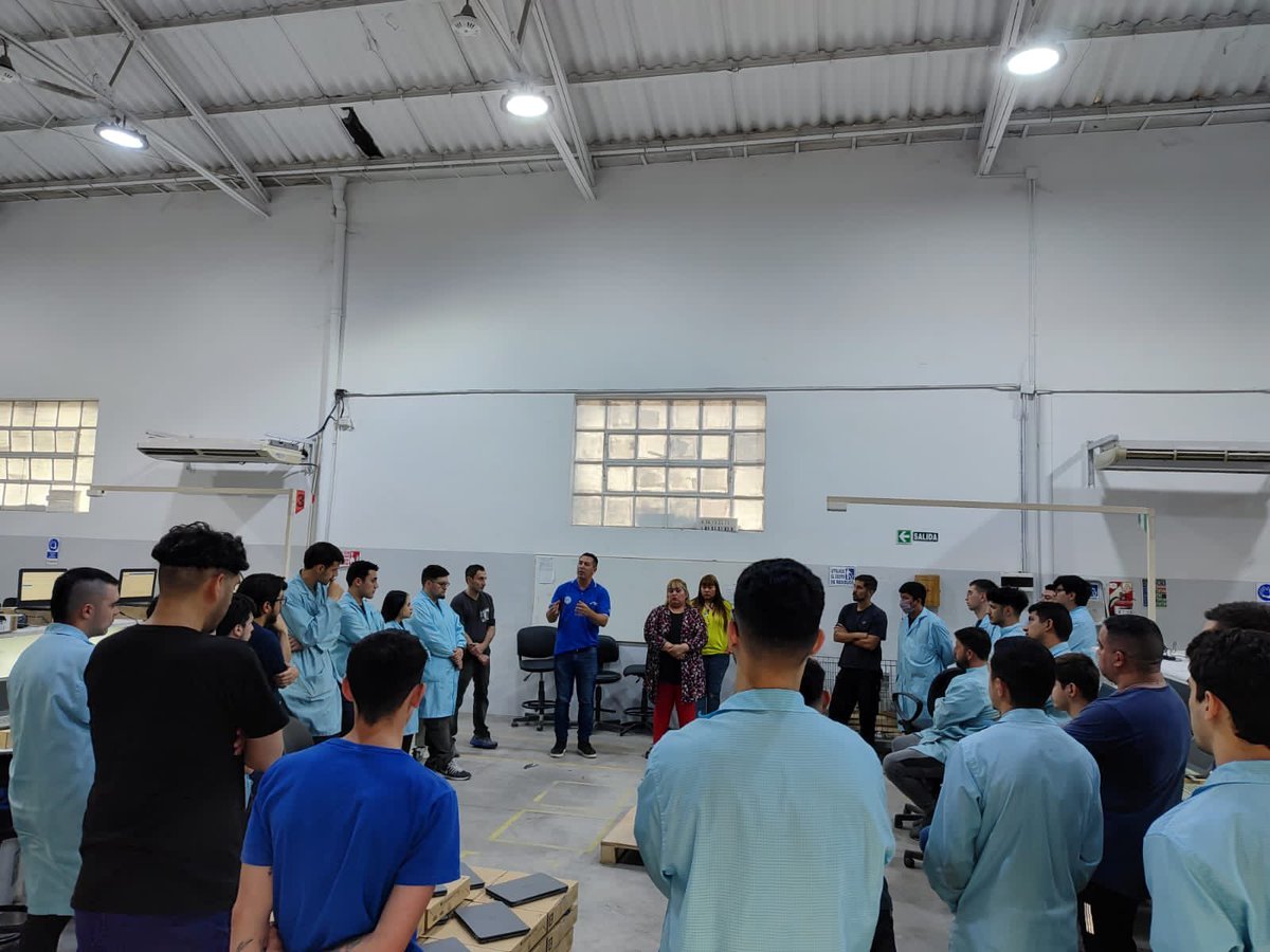 Asamblea informativa son momentos donde hay que estar cerca de lxs trabajadorxs y llevar un claro mensaje , hoy más que
nunca unidad y organización 

#ConLxsTrabajadorxsSiempre