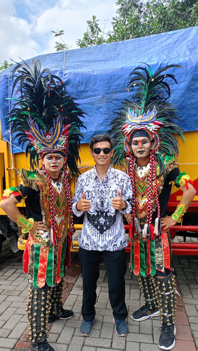 RIDHAS26's tweet photo. Karena kami Guru rock n roll https://t.co/jgasTELpNY
