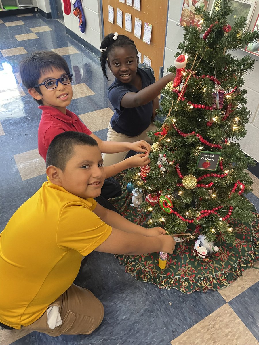 My 2nd Grade DI students practiced  their Fundations “tapping” skills while reading a poem with ‘l” blends and trick words. They even took a break to help Trim the Tree.🎄 <a href="/LelyLionsRoar/">Lely Elementary</a> <a href="/CCPSElemELA/">CCPS Elementary ELA</a> .