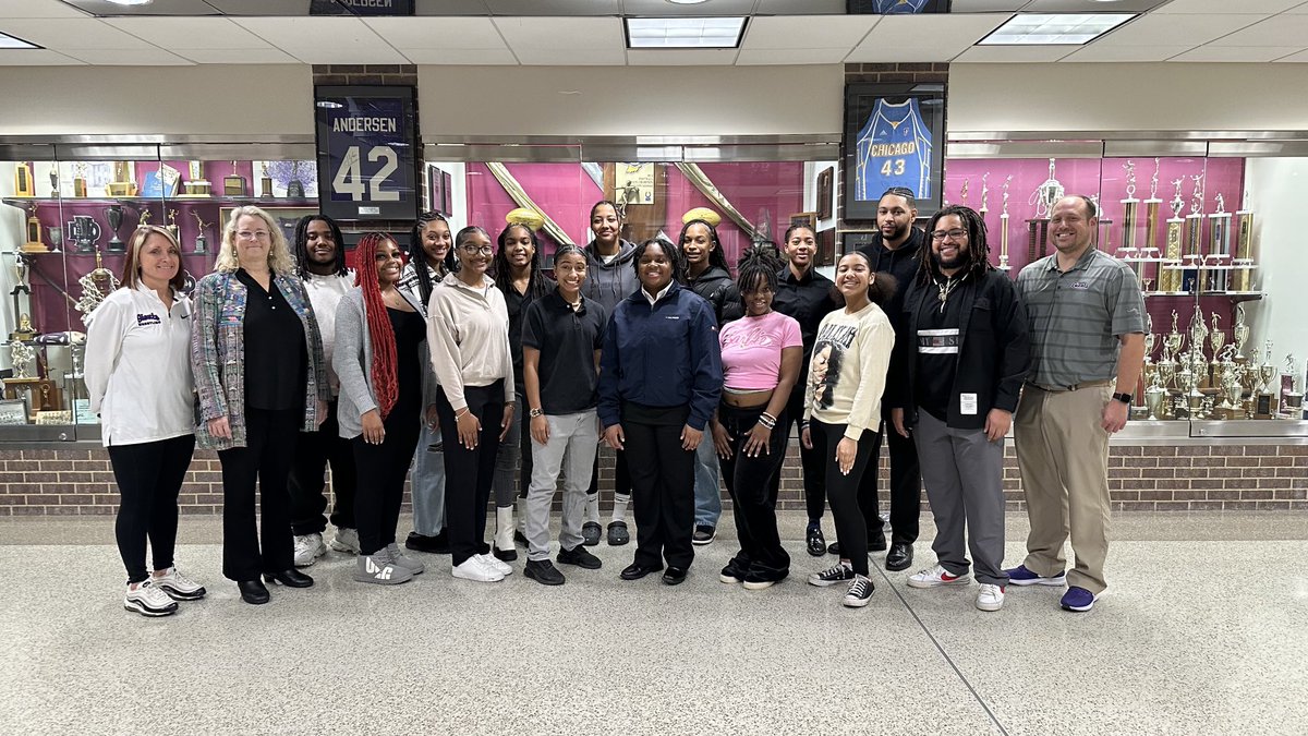 squire16's tweet photo. ⁦@BenDavisHS⁩ had the opportunity to recognize and honor our undefeated flag football team! Thank you ladies for a great season! #thereisareasontheycallusgiants https://t.co/rfqOIwZPUE