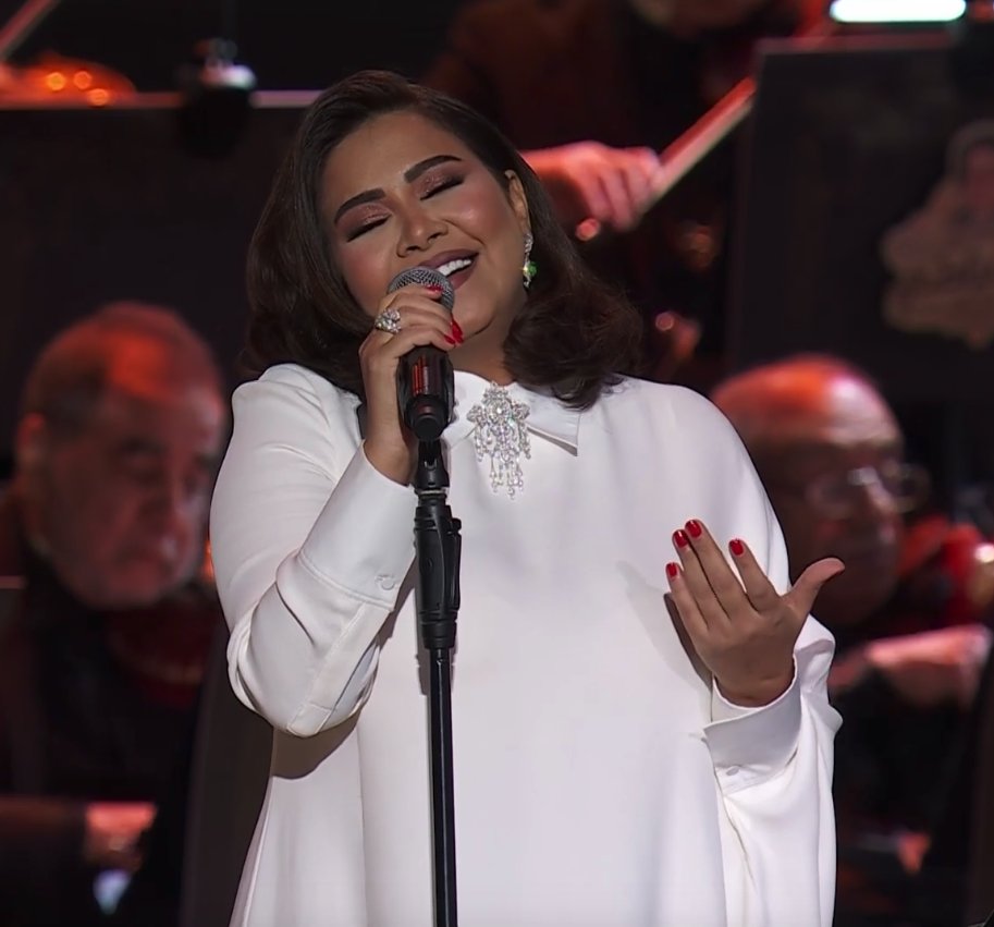 NogoumFM's tweet photo. "عودت عينى على رؤياك وقلبى سلم لك امرى"

  الفنانة #شيرين_عبدالوهاب تبدع في أغنية "عودت عيني" لـ #أم_كلثوم من حفل "#ليلة_روائع_السنباطي" بالرياض

  اسمعوا الحفل دلوقتي على #نجوم_اف_ام

 #RiyadhSeason #BigTime #بنش_مارك #روائع_السنباطي

@Benchmark_ksa
@Turki_alalshikh https://t.co/DyAwnad40A