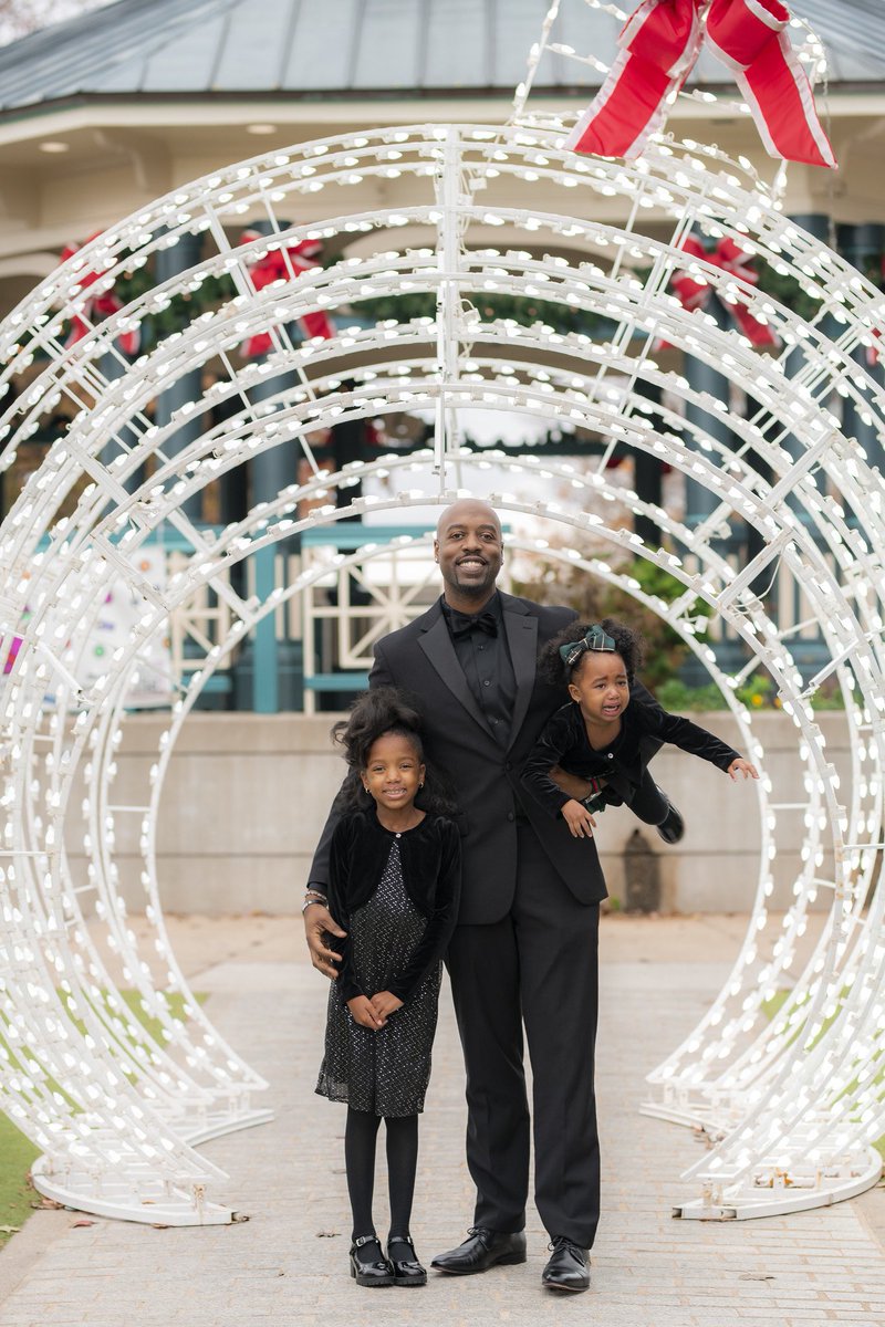 3 B’s for my lil family in this holiday season:
Blessed. Black. Beautiful. 

Clearly Kamille was a ticking time bomb 😂 💣 

Somebody tag <a href="/Essence/">ESSENCE</a> 😃