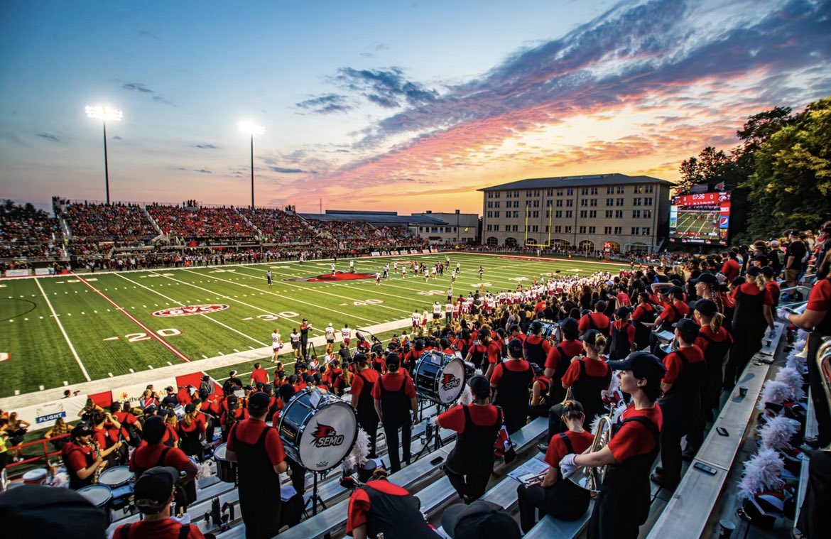 352Jy's tweet photo. Blessed to receive an offer from Southeast Missouri University!! @CoachBenado @coachrcoon https://t.co/rxNIaIZamG