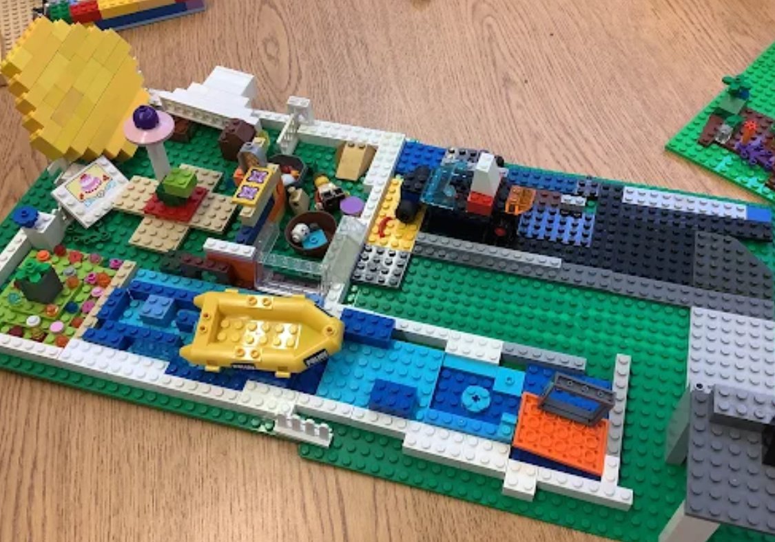 These grade 5/4 students @Hansonlovestech are changing the world by playing with LEGO! Ss used design thinking skills to address the issue of food insecurity in their community. They brainstormed how they could build urban gardens and created LEGO prototypes @JenWilliamsEdu