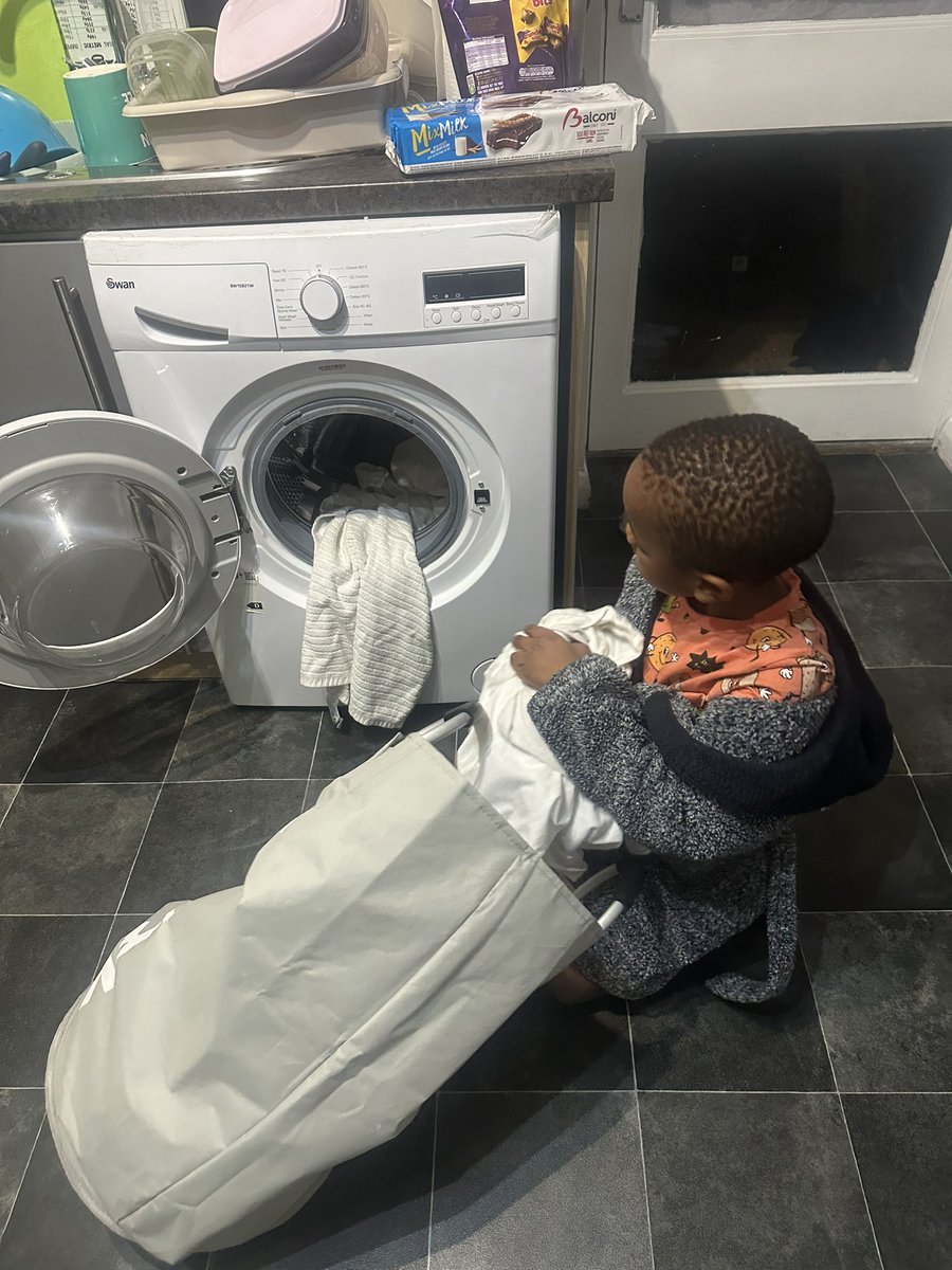 the_veit's tweet photo. My big helper once again @MayfieldOldham Jeremiah is helping with it all from laundry to food. https://t.co/ubwRkhnLPD