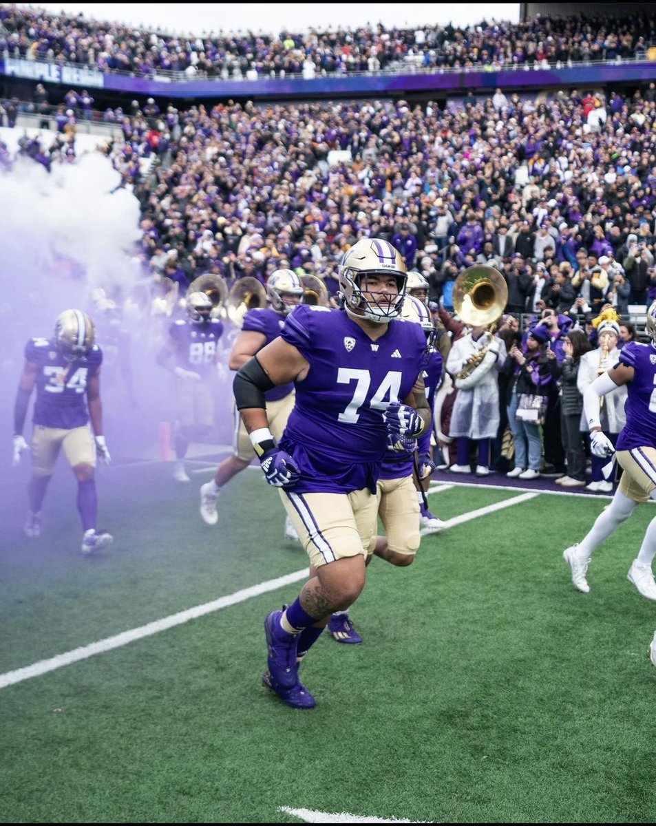 Blake Graham (@_blakegraham_) on Twitter photo Beyond blessed to receive an offer from The University of Washington. Thank you <a href="/PlayerProMorgan/">Courtney Morgan</a> for this opportunity to further my education and dreams! Thank you for believing in me! #AGTG <a href="/recruitcoachmc/">Mike Clayton</a> <a href="/COACHTONESEKONA/">COACH TONE</a> <a href="/BManu86/">Brandon Manumaleuna</a> Beyond blessed to receive an offer from The University of Washington. Thank you <a href="/PlayerProMorgan/">Courtney Morgan</a> for this opportunity to further my education and dreams! Thank you for believing in me! #AGTG <a href="/recruitcoachmc/">Mike Clayton</a> <a href="/COACHTONESEKONA/">COACH TONE</a> <a href="/BManu86/">Brandon Manumaleuna</a>