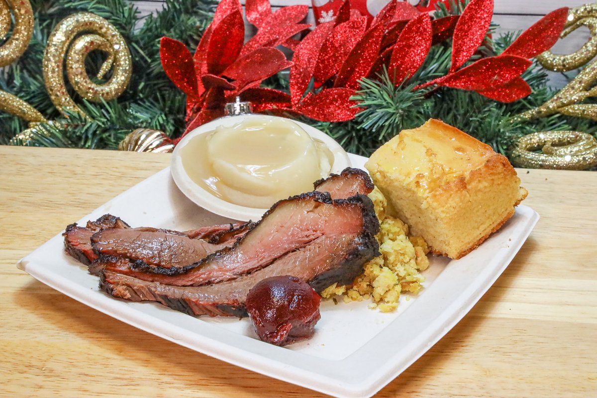 KingsDominionVA's tweet photo. Celebrate the season at Firehouse BBQ with Sliced Turkey, Virginia Ham, and Brisket dinners with festive sides. And yes, it's on the dining plan! #KDWinterFest https://t.co/KyBBPGJQjz