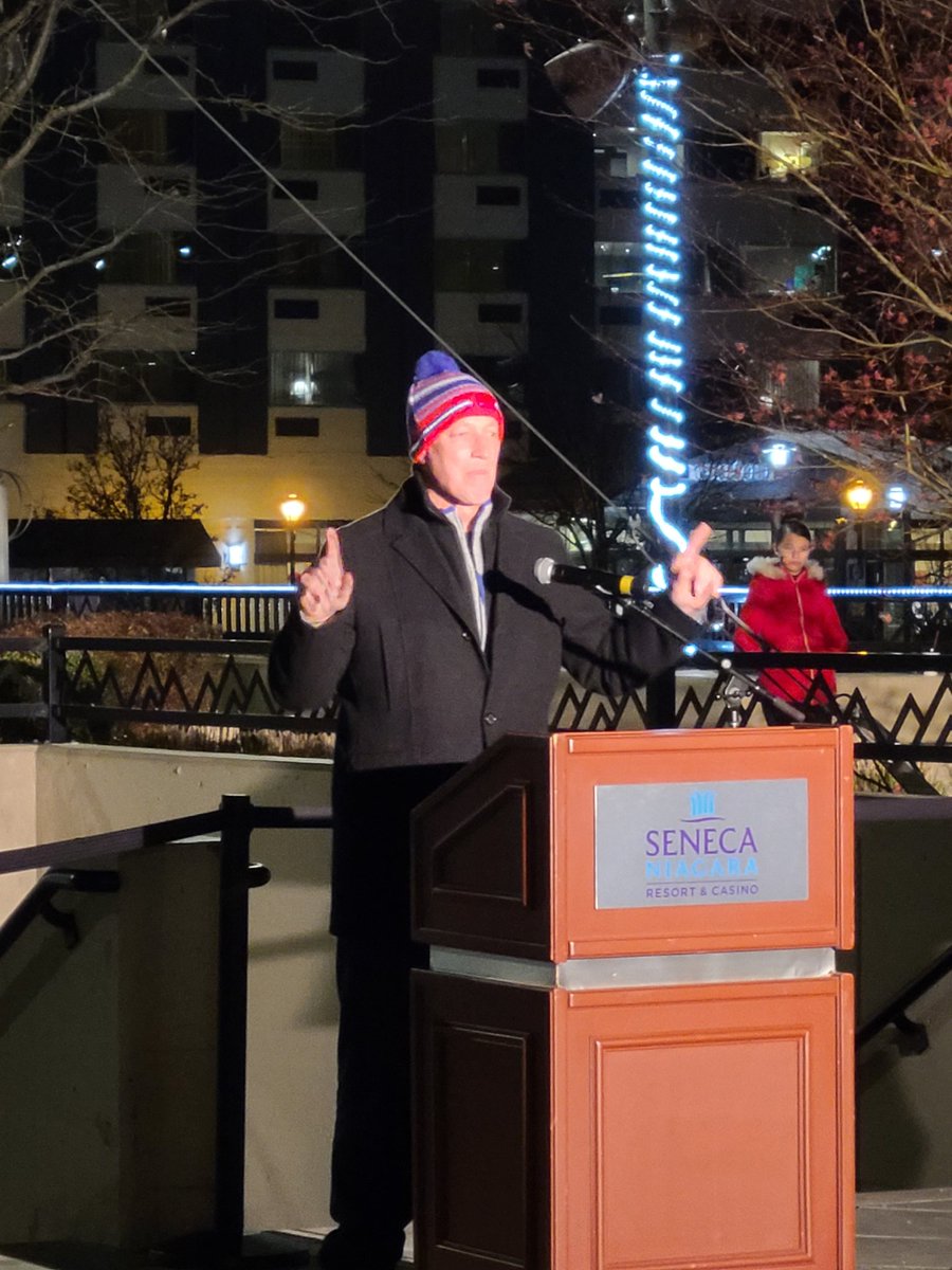 pantanoPR's tweet photo. @JimKelly1212 on hand at @SenecaCasinos #HappyHolidays https://t.co/jC3Vw94y1w