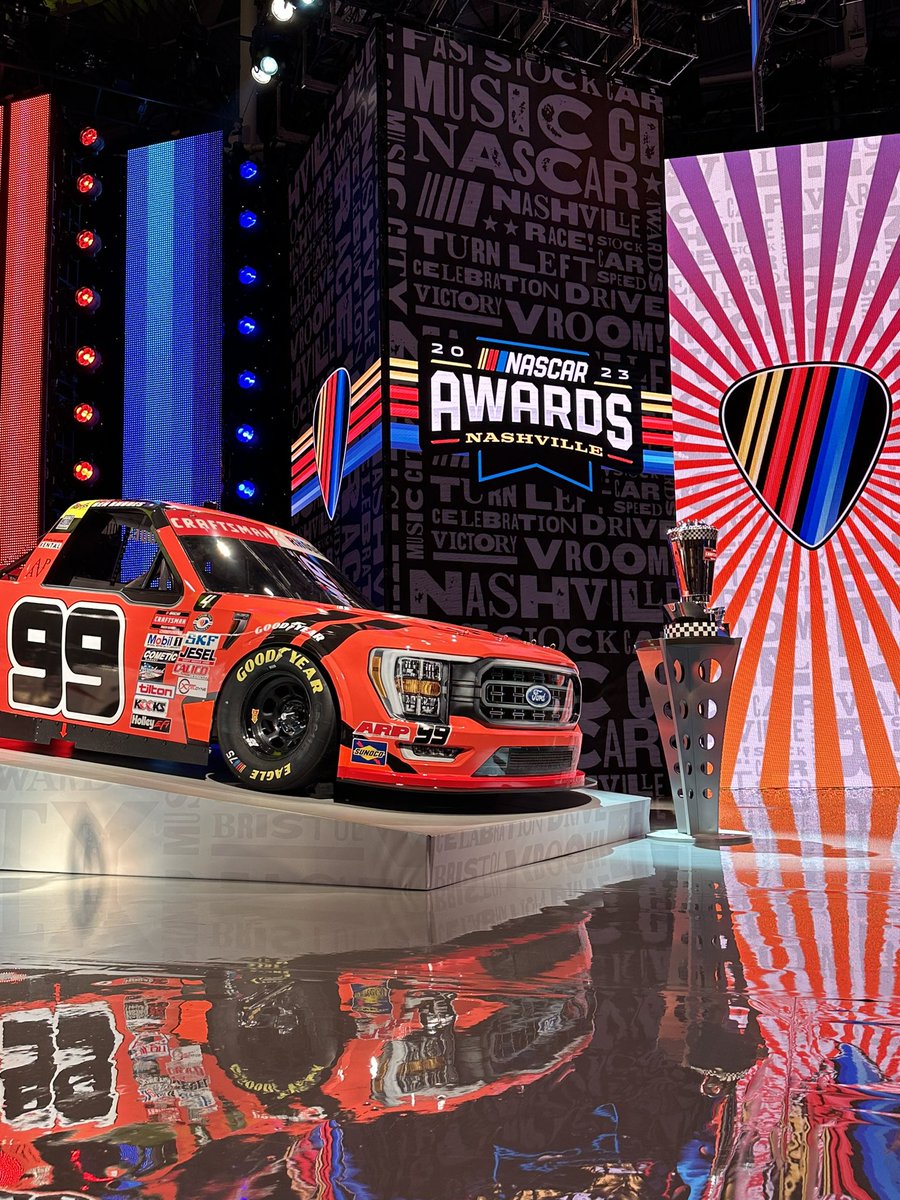 Ready to celebrate.

#NASCARAwards