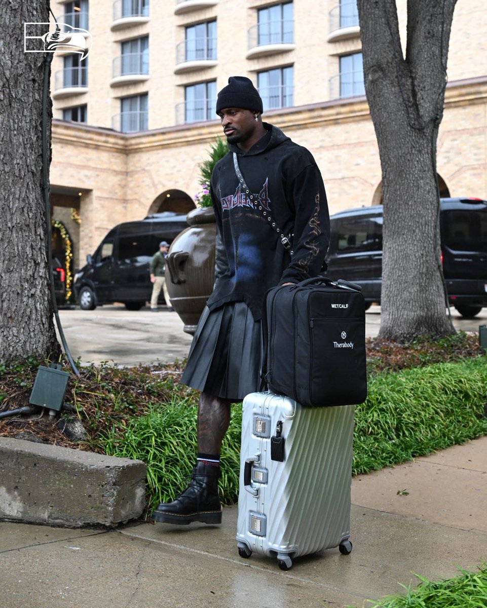 #Seahawks DK Metcalf is ready for the #Cowboys game...

x.com/NFL_DovKleiman…