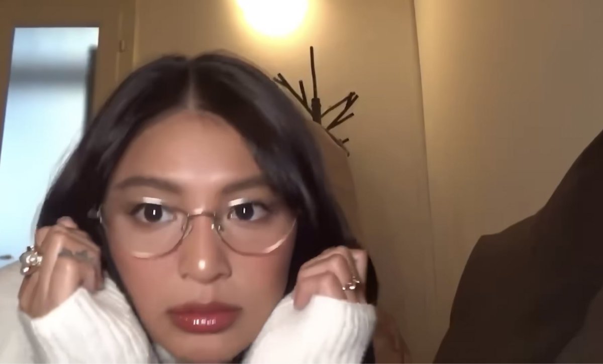 itgirlnadine's tweet photo. she’s so pretty so goddamn pretty my heart hurts my head is aching my whole body is in pain she’s so pretty https://t.co/nmAzFuw7h1
