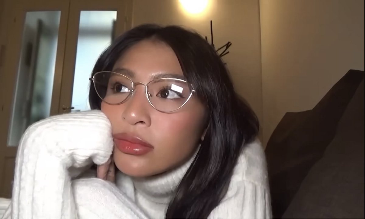 itgirlnadine's tweet photo. she’s so pretty so goddamn pretty my heart hurts my head is aching my whole body is in pain she’s so pretty https://t.co/nmAzFuw7h1
