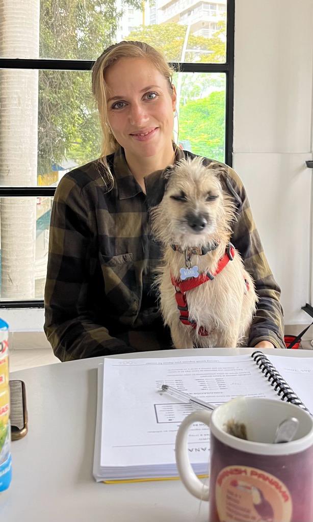 Spanishpanama's tweet image. Our Swedish student traveling around America in a van with her loyal companion Maya! 🐶
#spanish #spanishclasses #spanishpanama #traveler #america #vanlife