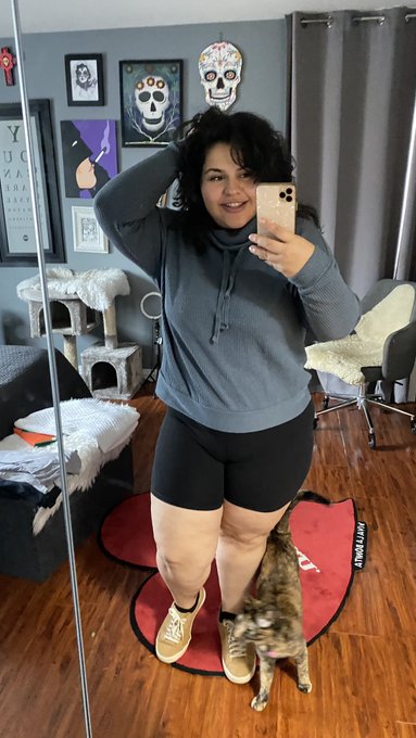 Today&rsquo;s fit&hellip; cozy, gym girl https://t.co/fd8AvUuGas<a href="/tag/mvsales"class="tags"><span>#mvsales</span></a>