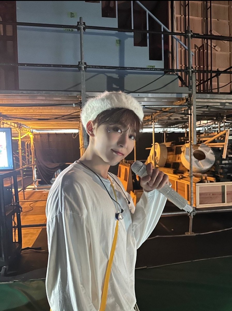 happiesunflower's tweet image. Mildly threatening vs the fluffiest little angel 🤭

#berets #vernon #seungkwan #버논 #승관 #solboo #verkwan