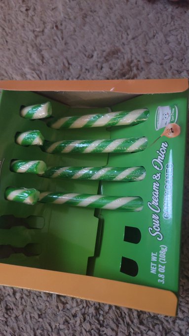 Whoever made these HATES candy canes! And is a psycho! Pickle flavor is good! Interesting kind of sweet<a href="/tag/beryl"class="tags"><span>#beryl</span></a>