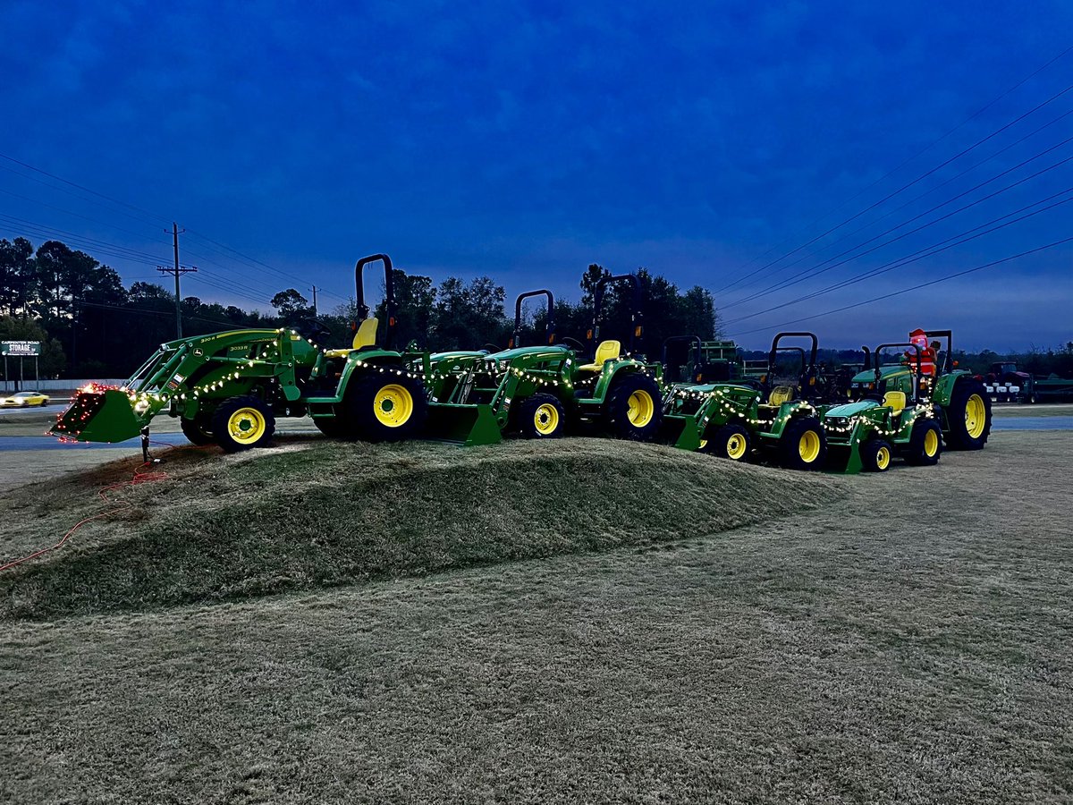 Brazzle_3's tweet photo. Santa and his “Rein-Deere” swinging by @lassetertractor Tifton https://t.co/C1cKVUGWpv