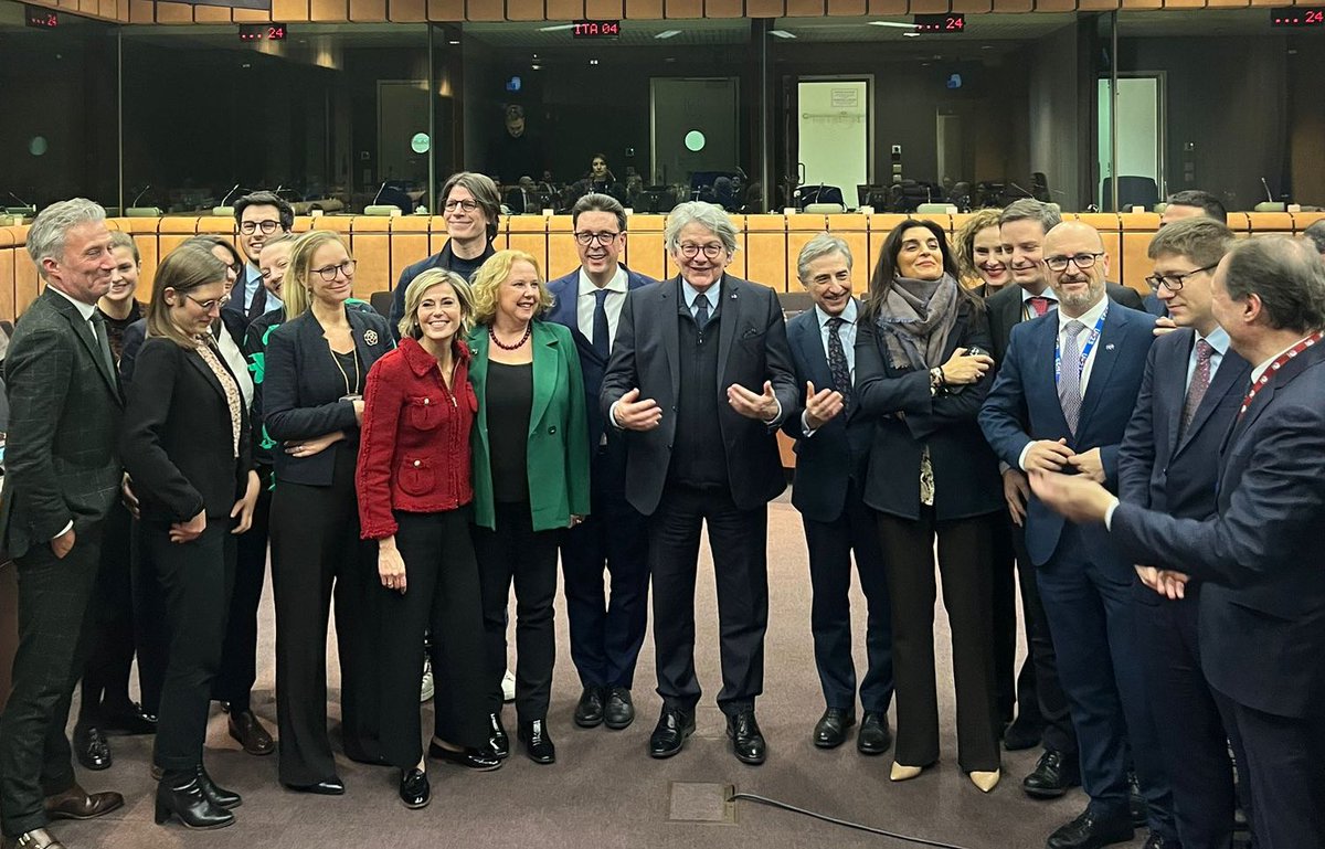 Another deal! ✅2️⃣5️⃣ The #CyberResilienceAct guarantees robust cybersecurity of digital devices in the EU from their conception throughout their lifecycle. Cybersecurity 'by design' for the security of both consumers and society at large!