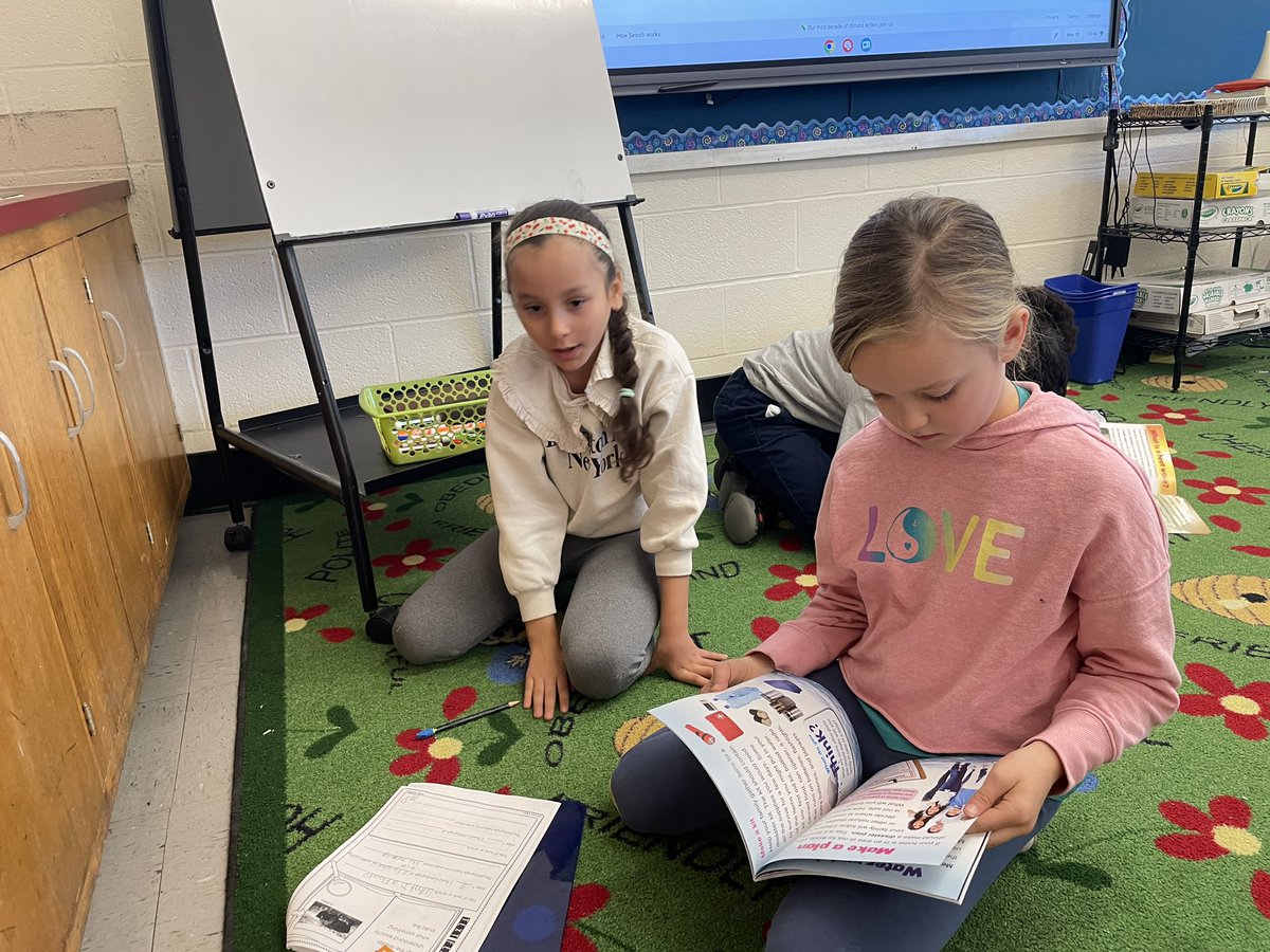 Leidlmpsd's tweet photo. The students did a great job working together to identify text features during our “Text Feature Hunt’ today!  @WeAreMPSD https://t.co/ZCDSnhQqkp