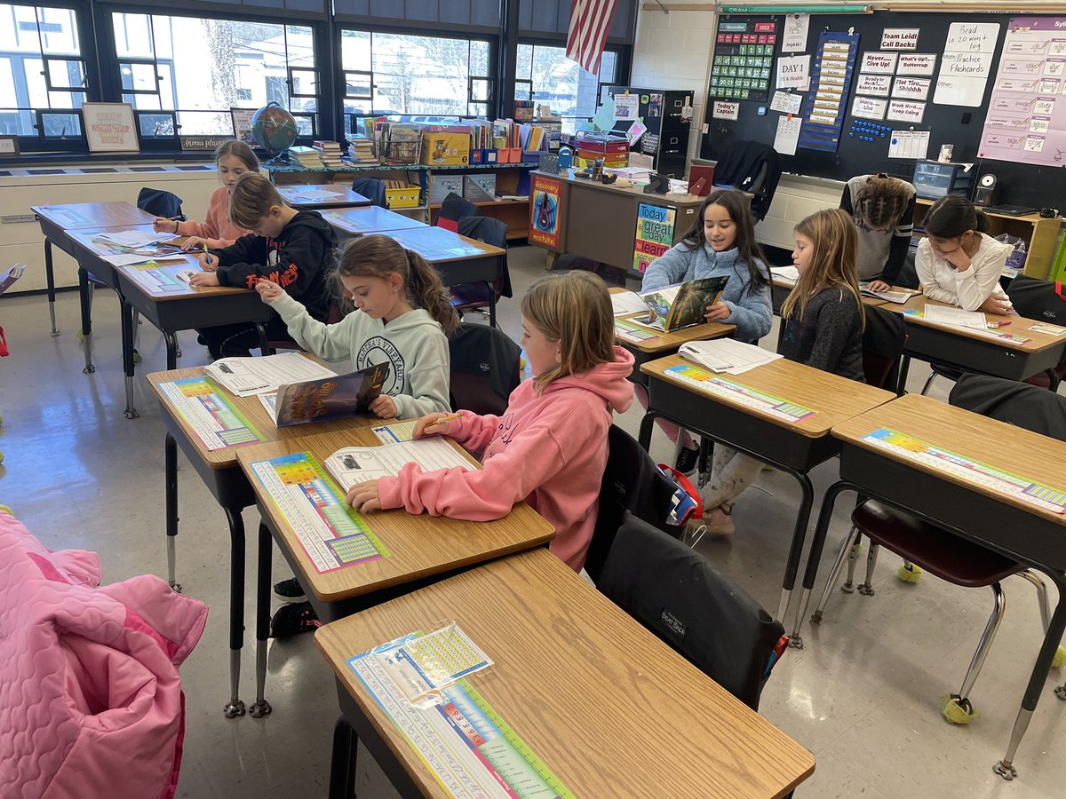 The students did a great job working together to identify text features during our “Text Feature Hunt’ today!  <a href="/WeAreMPSD/">MPSD</a>