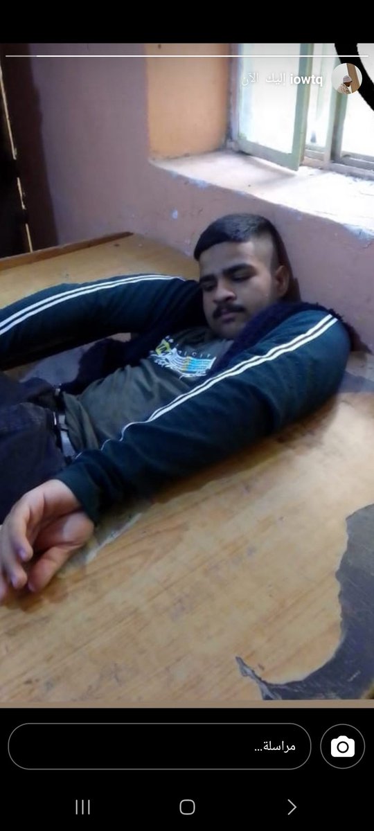 Mustafa710r's tweet photo. #مطلبنا_التقليص_يالسوداني الطلاب نايمه بالصفوف من التعب 
يعني هسه هذا حال طلاب بربكم https://t.co/KnZXbn9qUm