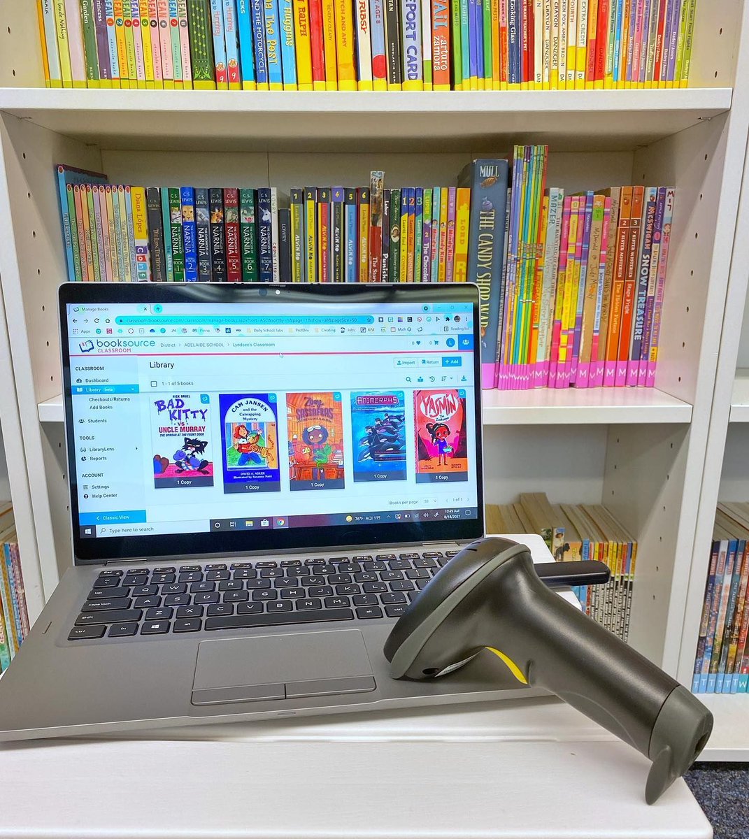 Booksource's tweet photo. Fill your classroom shelves with books from our curated collections, and then keep track of them all with #BooksourceClassroom! Create your FREE account on #Booksource Classroom at https://t.co/oEweIHMZeP and make classroom library organization a breeze!
📸 @holamrscuevas on IG https://t.co/aUgFEZ20Hu