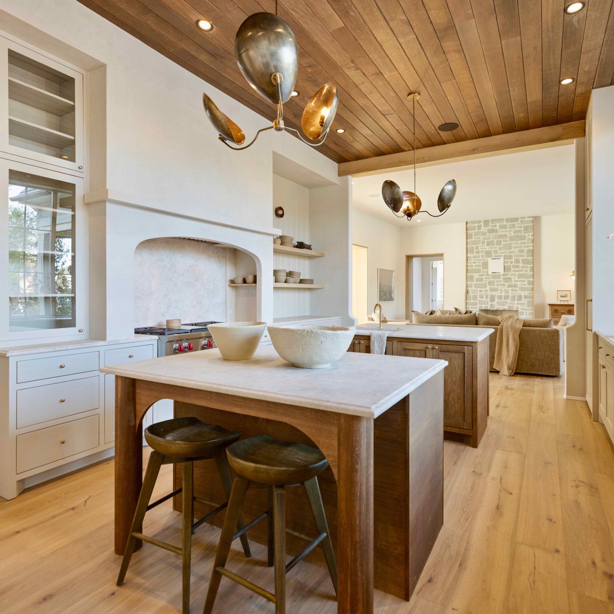 parkscompass's tweet photo. This one-of-a-kind Forest Hills home was designed and crafted with attention to every detail by renowned interior designer April Tomlin in collaboration with Rogers Build! 💎✨

Listed by Maile Stover - LCT Team • 2005 Earlington Dr • Nashville • MLS# 2588542 • $5,295,000 https://t.co/gXkdG78k7e