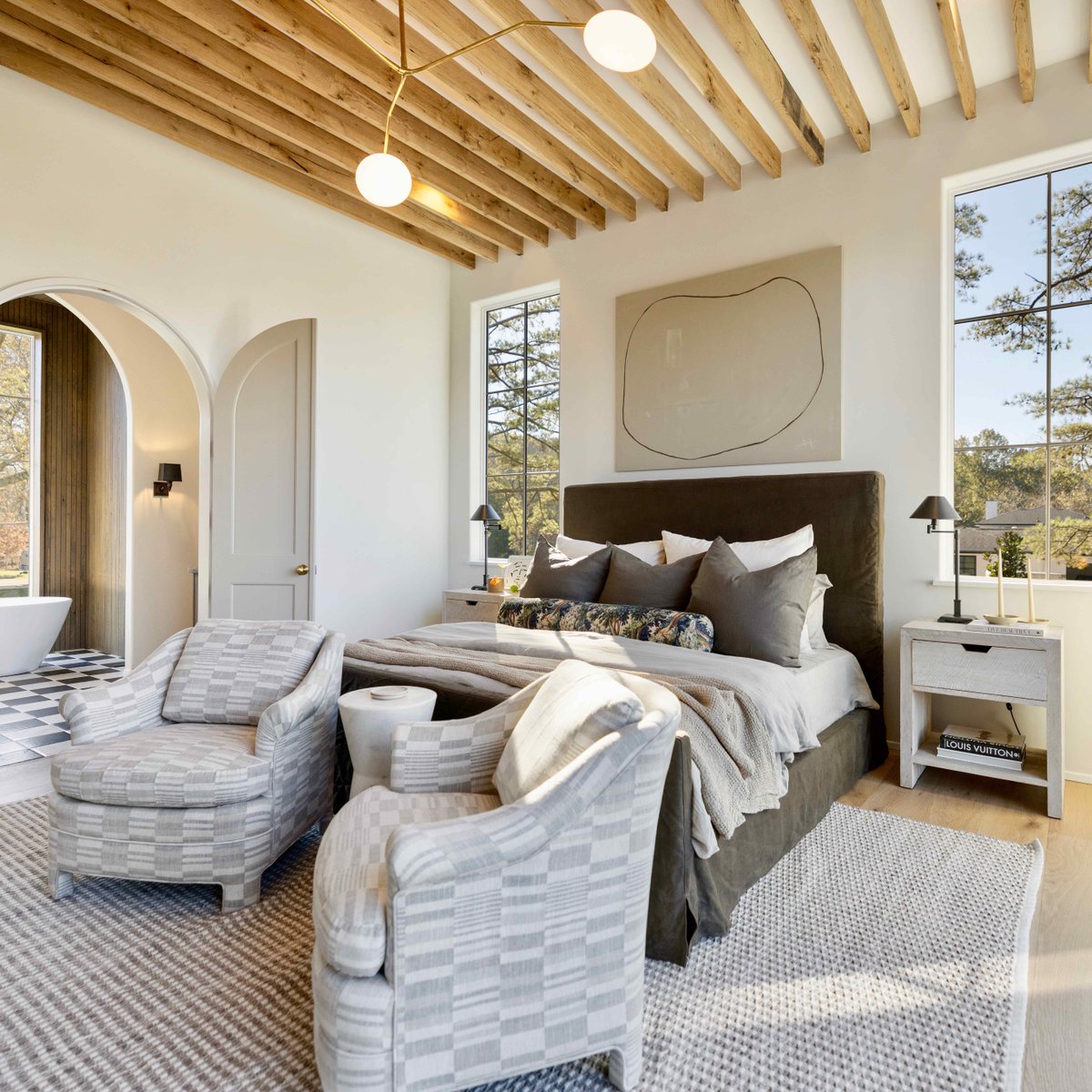 parkscompass's tweet photo. This one-of-a-kind Forest Hills home was designed and crafted with attention to every detail by renowned interior designer April Tomlin in collaboration with Rogers Build! 💎✨

Listed by Maile Stover - LCT Team • 2005 Earlington Dr • Nashville • MLS# 2588542 • $5,295,000 https://t.co/gXkdG78k7e