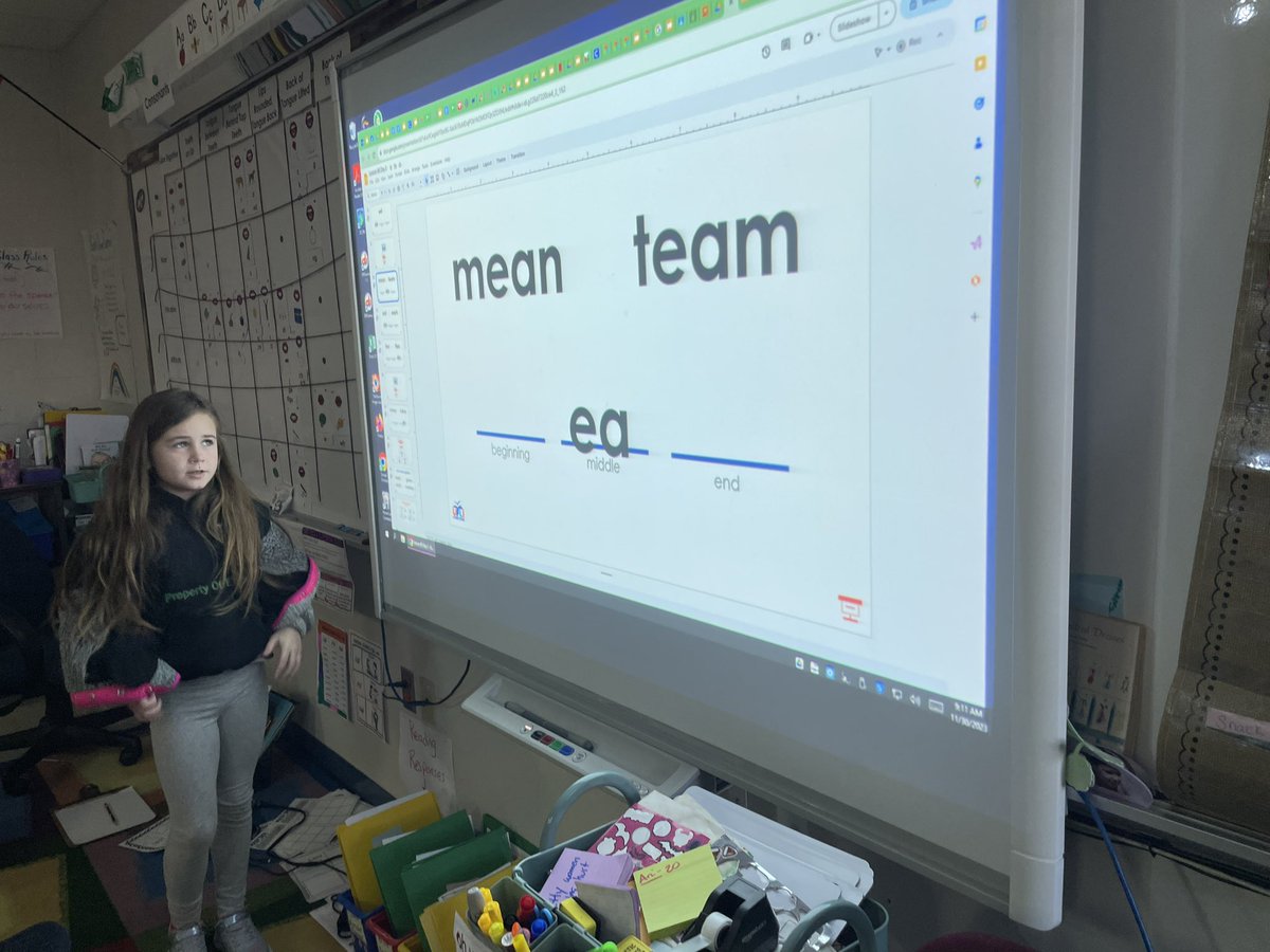 MrsLago_SNIS's tweet photo. Students teaching students our vowel team rules during phonics https://t.co/2zLdJ3CPpn