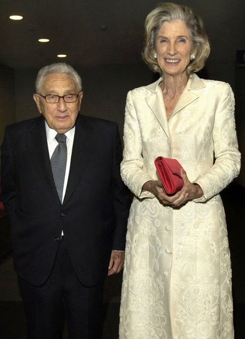 Nancy Kissinger 