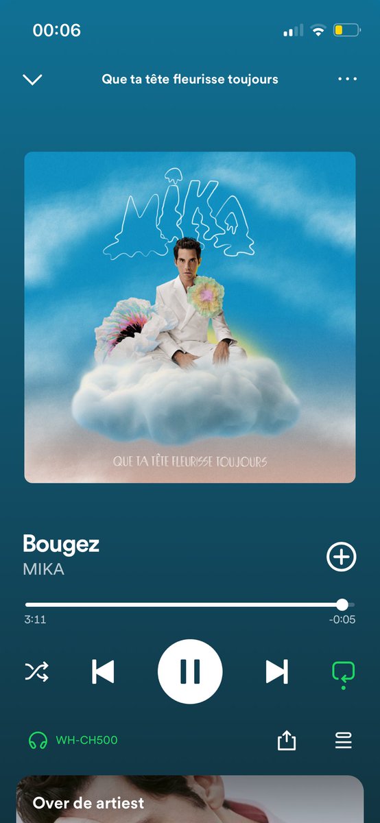 crazyheadreece's tweet photo. Hihi so happy that this album is out ❤️ https://t.co/9YAMe9ak5v