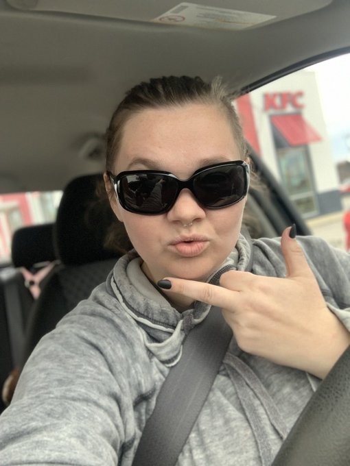 Nails done. Time to reimburse me😈😈  Findom Indiana https://t.co/ZtUnIE1pJV