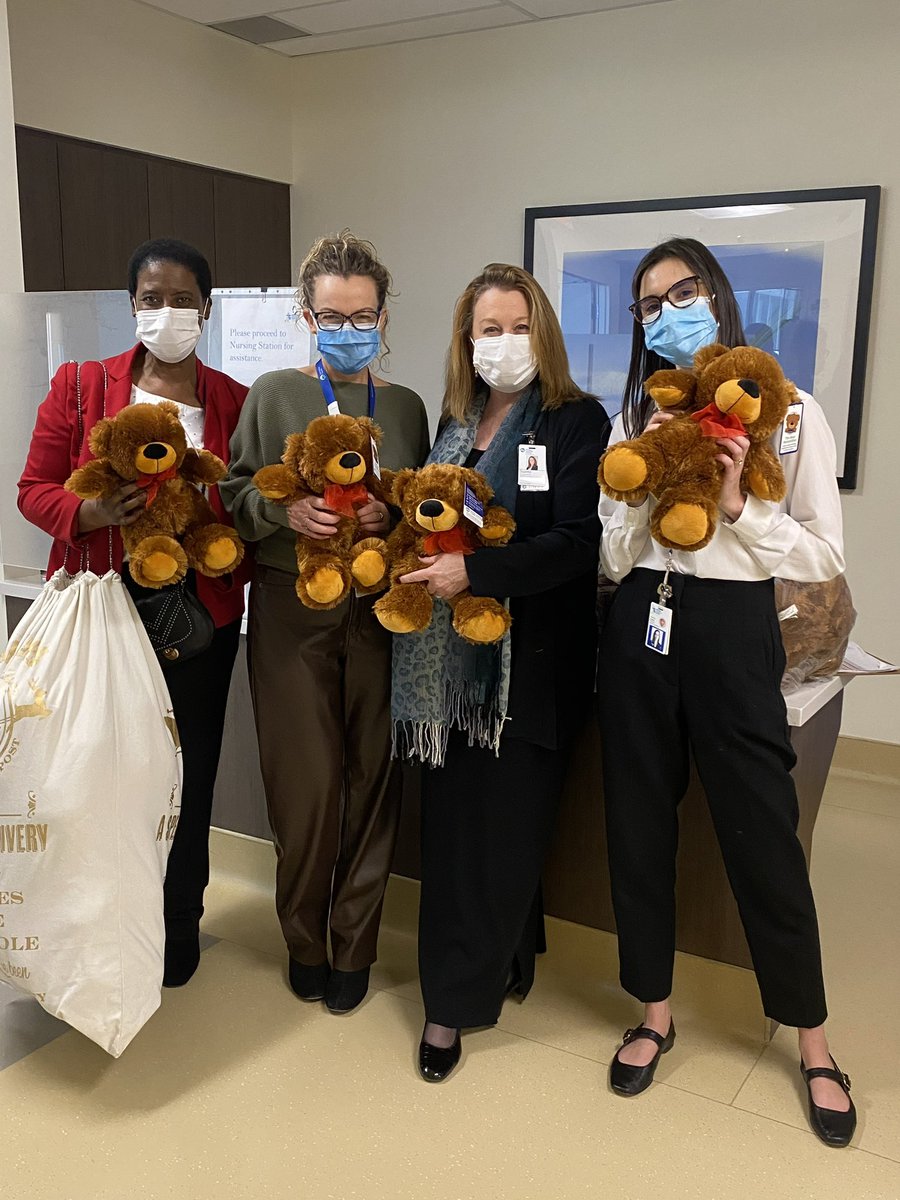 Great start to my day delivering bears to patients at Markham Stouffville Hospital with members of the board and the MSH Foundation team. 🙏 🐻 #ThankyouThursday #GivingTuesday2023
