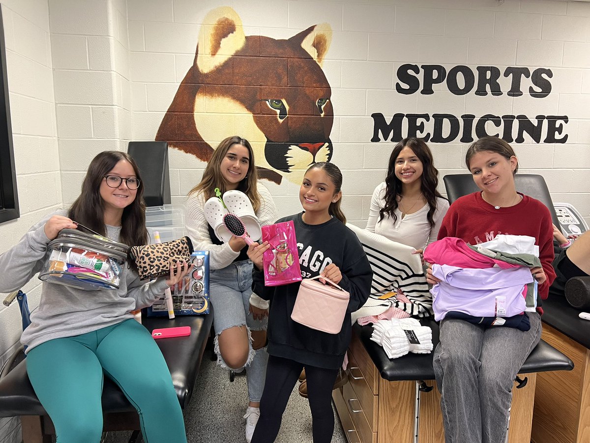 ClarkHSTrainers's tweet photo. Proving they have a giving &amp; compassionate ❤️ on &amp; off the field 🤩Every time it comes to donations our student AT’s are stepping up. Thank you to @clark_stuco for organizing the gift donations every year. @NISDClark @ClarkAthBooster #ClarkTexas #ClarkProud https://t.co/mCbF6BKGrk