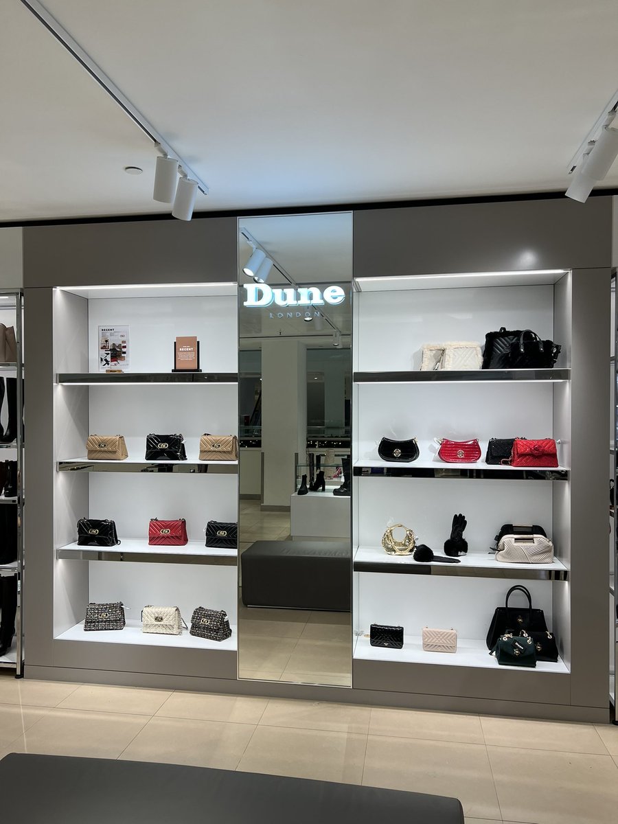 M3contracts's tweet image. Dune De Bijenkorf Amsterdam manufactured and installed by ourselves. Brexit is no barrier to European fit outs. Give us a call...