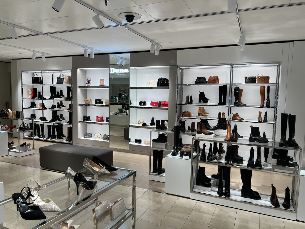 M3contracts's tweet image. Dune De Bijenkorf Amsterdam manufactured and installed by ourselves. Brexit is no barrier to European fit outs. Give us a call...