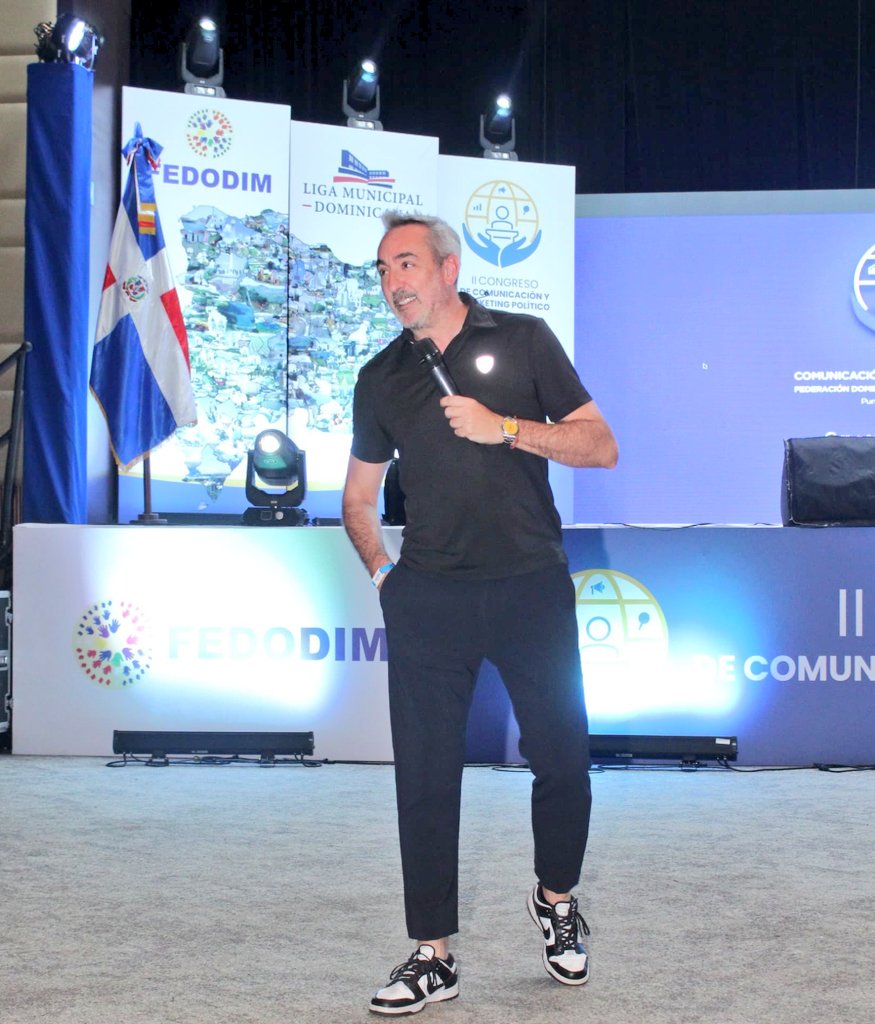 FEDODIMoficial's tweet photo. Con la exposición magistral de @XavierDominguez, cerramos el ciclo de conferencias en nuestro II Congreso #CompolFedodim2023
#Cumbrecp #CompolRD https://t.co/u9cykgqrMa
